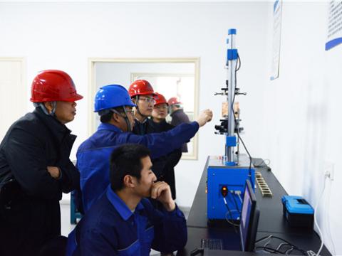 扬中市委常委孙健一行来龙8头号玩家旅行“柴继涛劳模立异事情室”